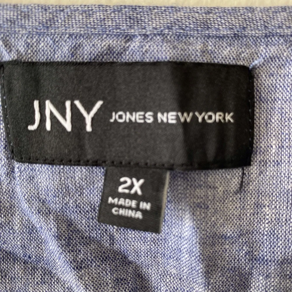 Jones New York Chambray Asymmetrical Hem Tunic Top - Size 2X( Plus Size) - Picture 3 of 6